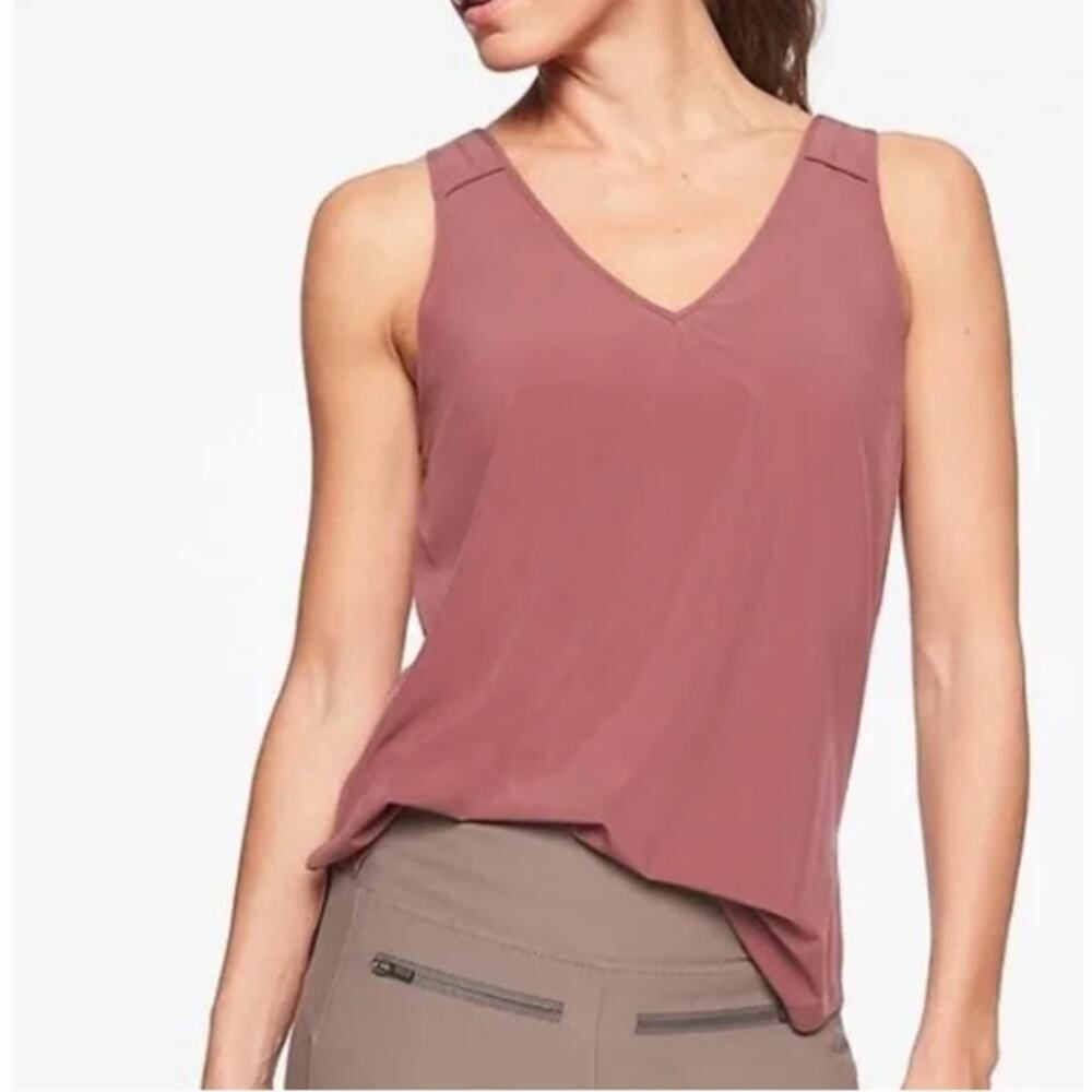 ATHLETA Voyager Tank top in Crushed Burgundy Size: